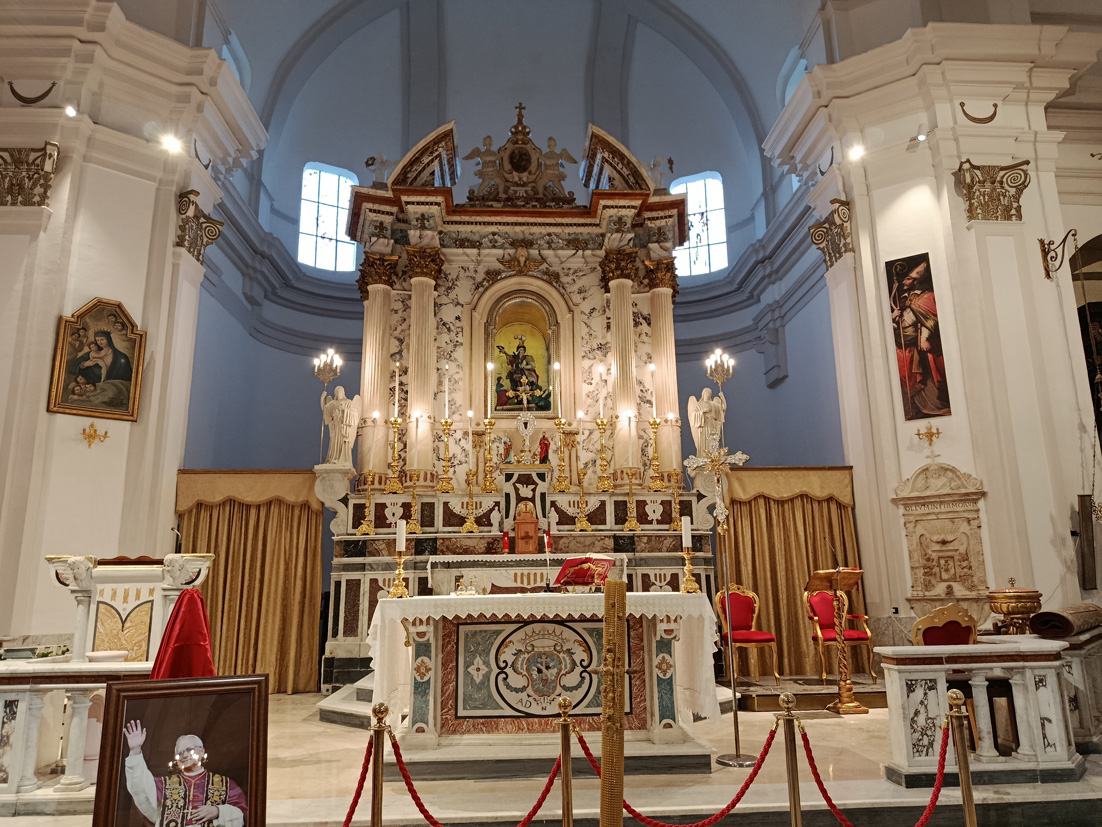 woriolo-chiesamadre-Altare.jpg