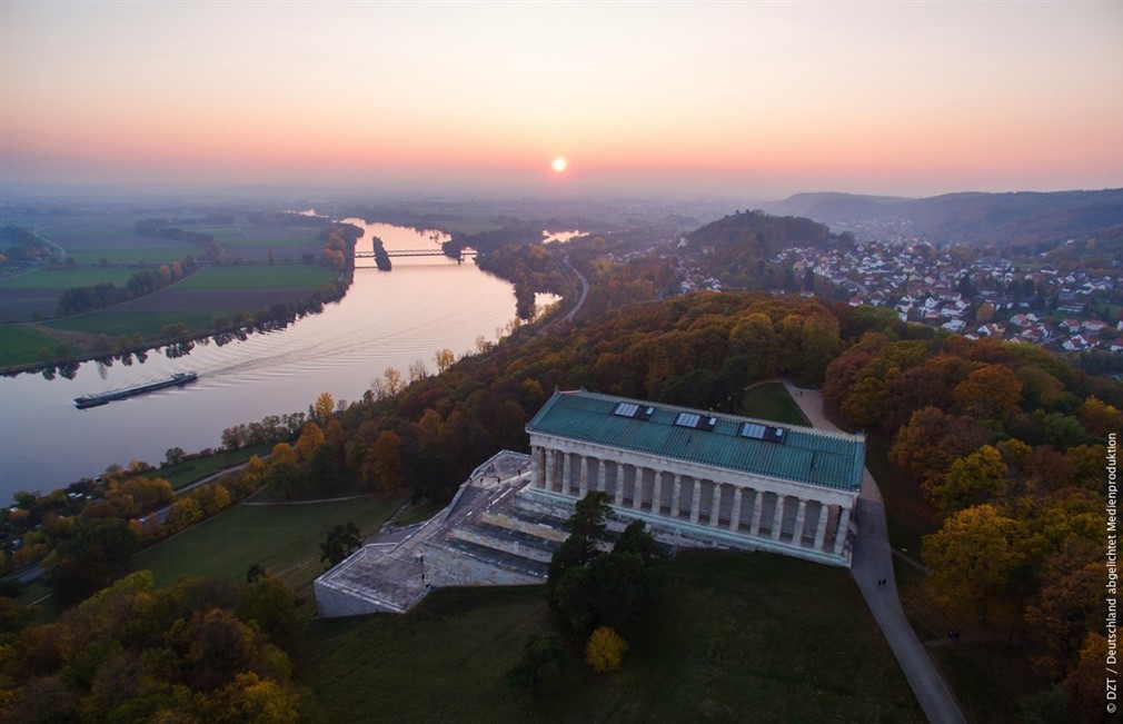 Danube_Panorama_Trail_View_on_Walhalla_and_the_Danube_Deutschland_abgelichtet_Medienproduktion.jpg