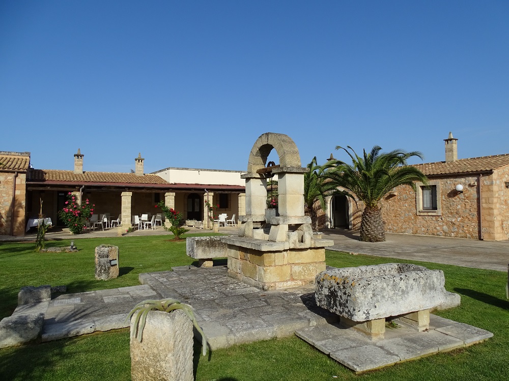 masseria-atrio.JPG