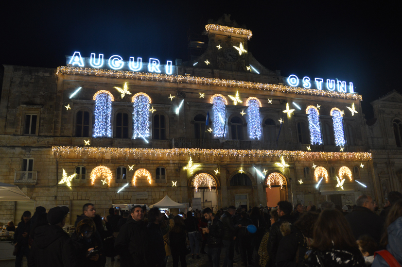 ostuni-luminosoNatale-comunePubblico.jpg