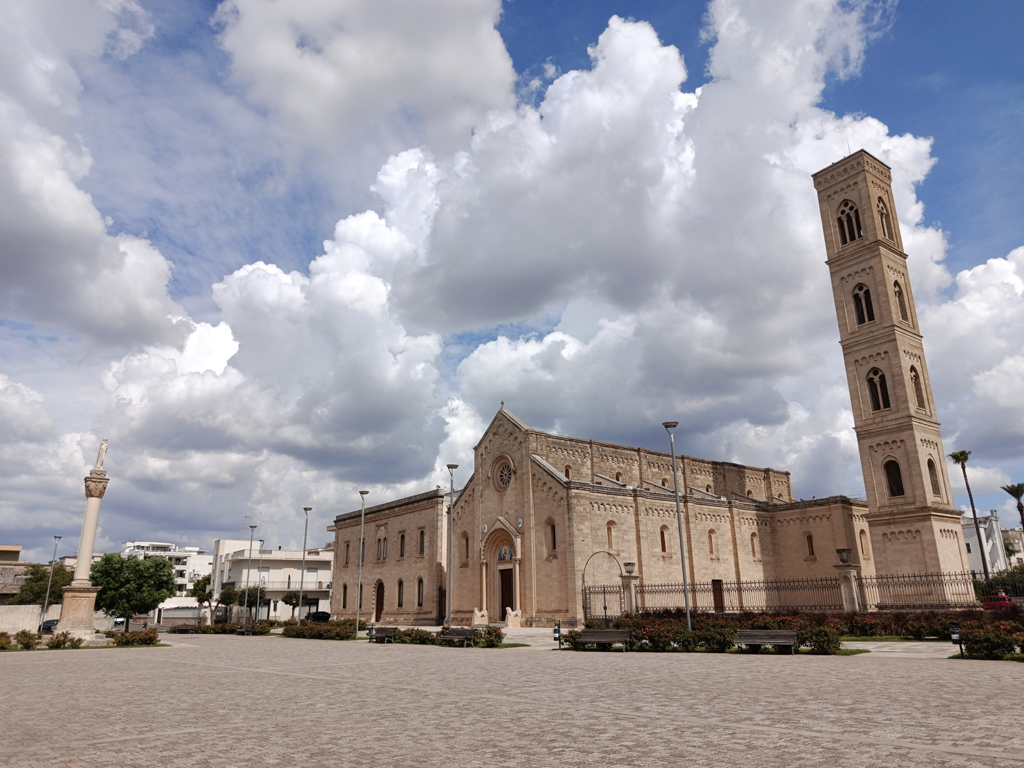 wParabita-PiazzaSantuario.jpg