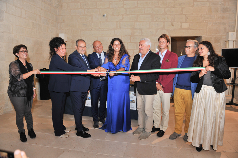wmostra-inaugurazioneTAGLIO.jpg